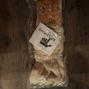 C.C Beige Touchscreen Gloves new in pack light discoloring on some fingers b5
